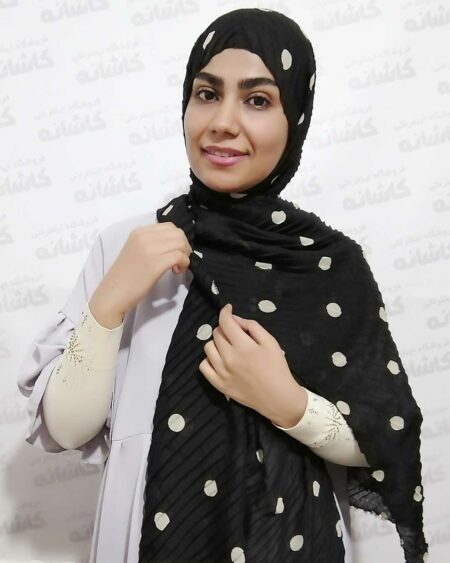 شال پلیسه توپ توپی سفید مشکی