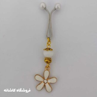 گیره روسری طرح گل سفید