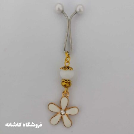 گیره روسری طرح گل سفید