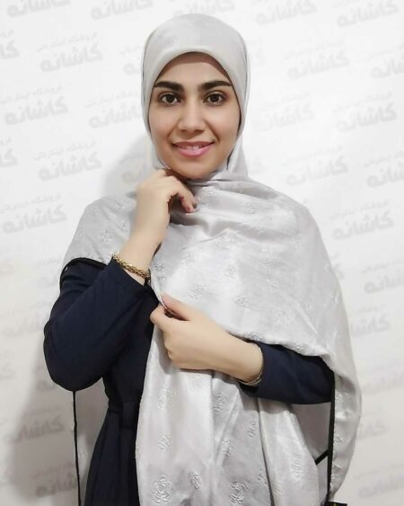 روسری شاین دار لاکچری نقره ای رنگ