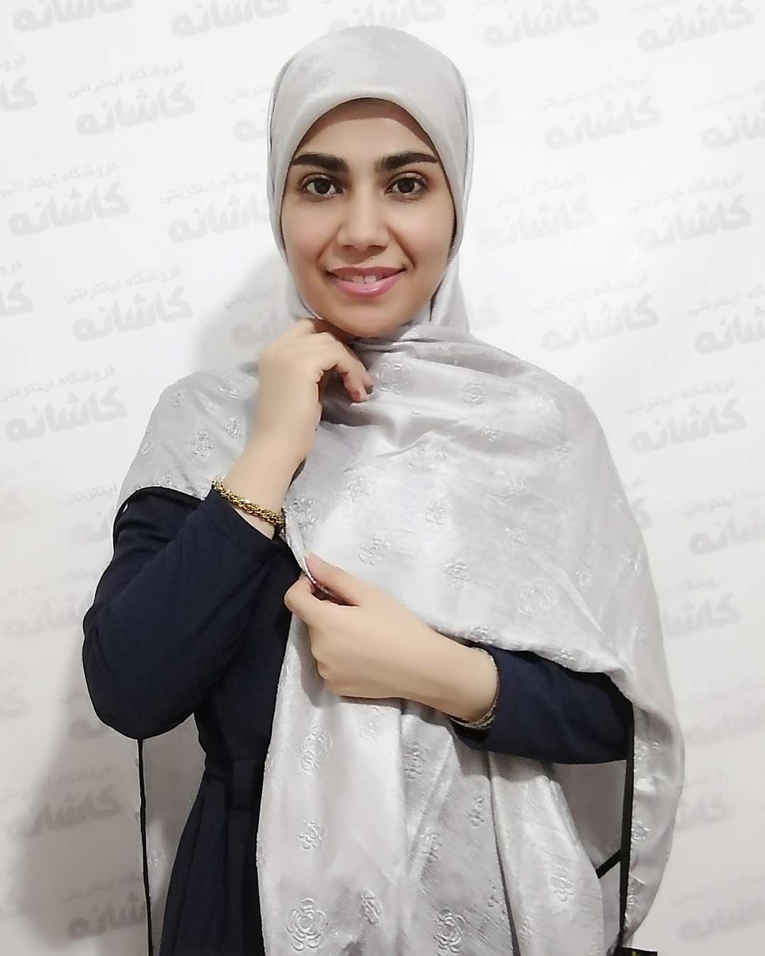 فروشگاه شال و روسری کاشانه | روسری شاین دار لاکچری نقره ای رنگ