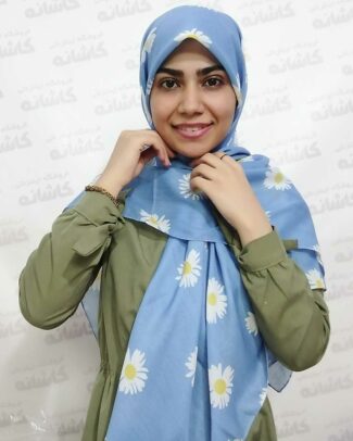 روسری طرح گل بابونه آبی