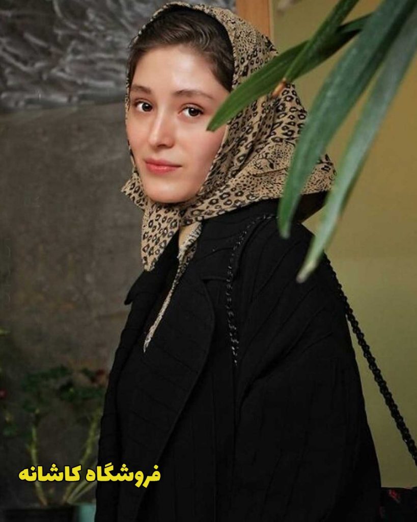 استایل بازیگر ایرانی فرشته حسینی با روسری کوتاه مینی اسکارف