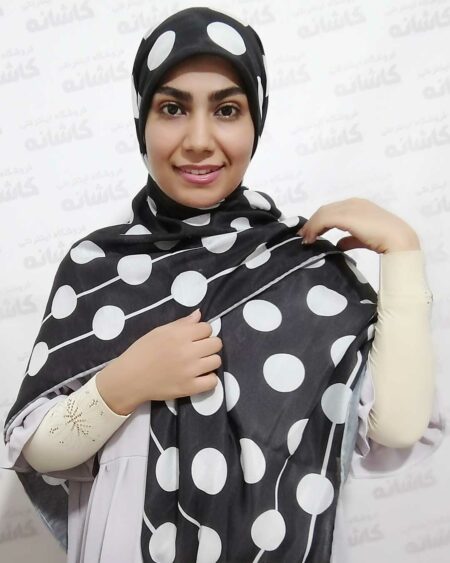 روسری مشکی سفید توپی